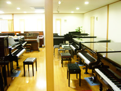 有限会社　杉田楽器店　（埼玉県　東松山市）楽器販売　ピアノ　輸入楽器